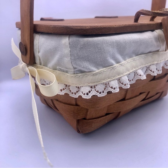 [Longaberger Baskets] 1989 Small Kiddie Purse Basket with Cream Fabric Liner - Picture 4 of 16